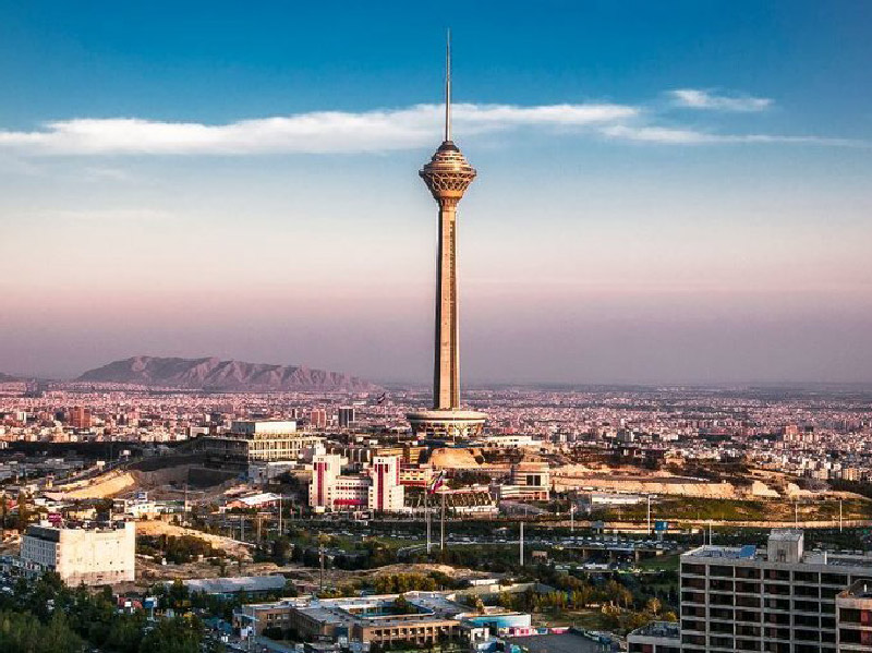 برج آزادي الشهير في طهران