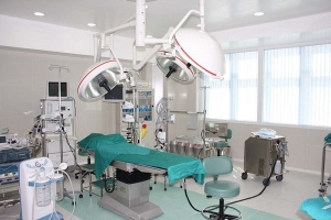 غرفة العمليات في مستشفى مصطفى خميني في طهران