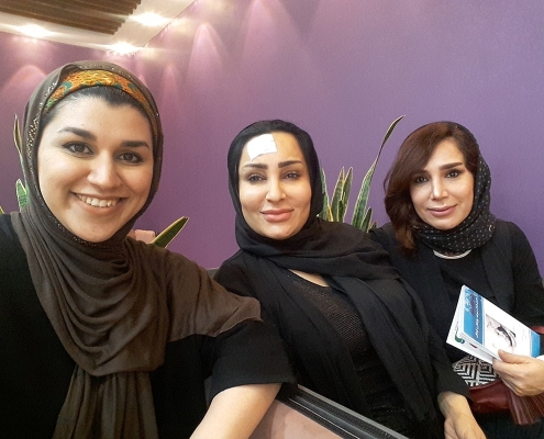 فتاتان كرديتان تحصلان على ابتسامة هوليود في ايران