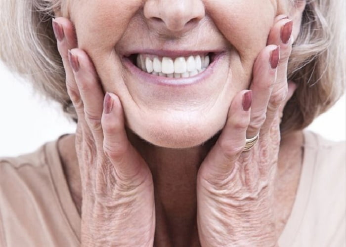 طقم الاسنان للكبار في السن