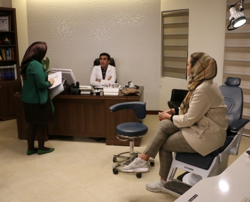 مريضة اسبانية في عيادة دكتور تجميل ايراني