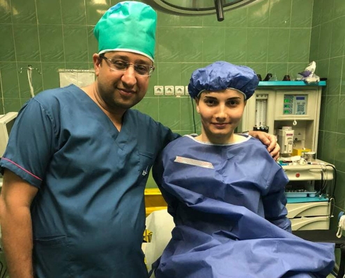 مريض من السويد مع دكتور التجميل في ايران