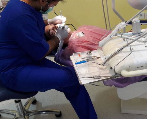 تجربة تجميل الاسنان في ايران لمريض سويدي