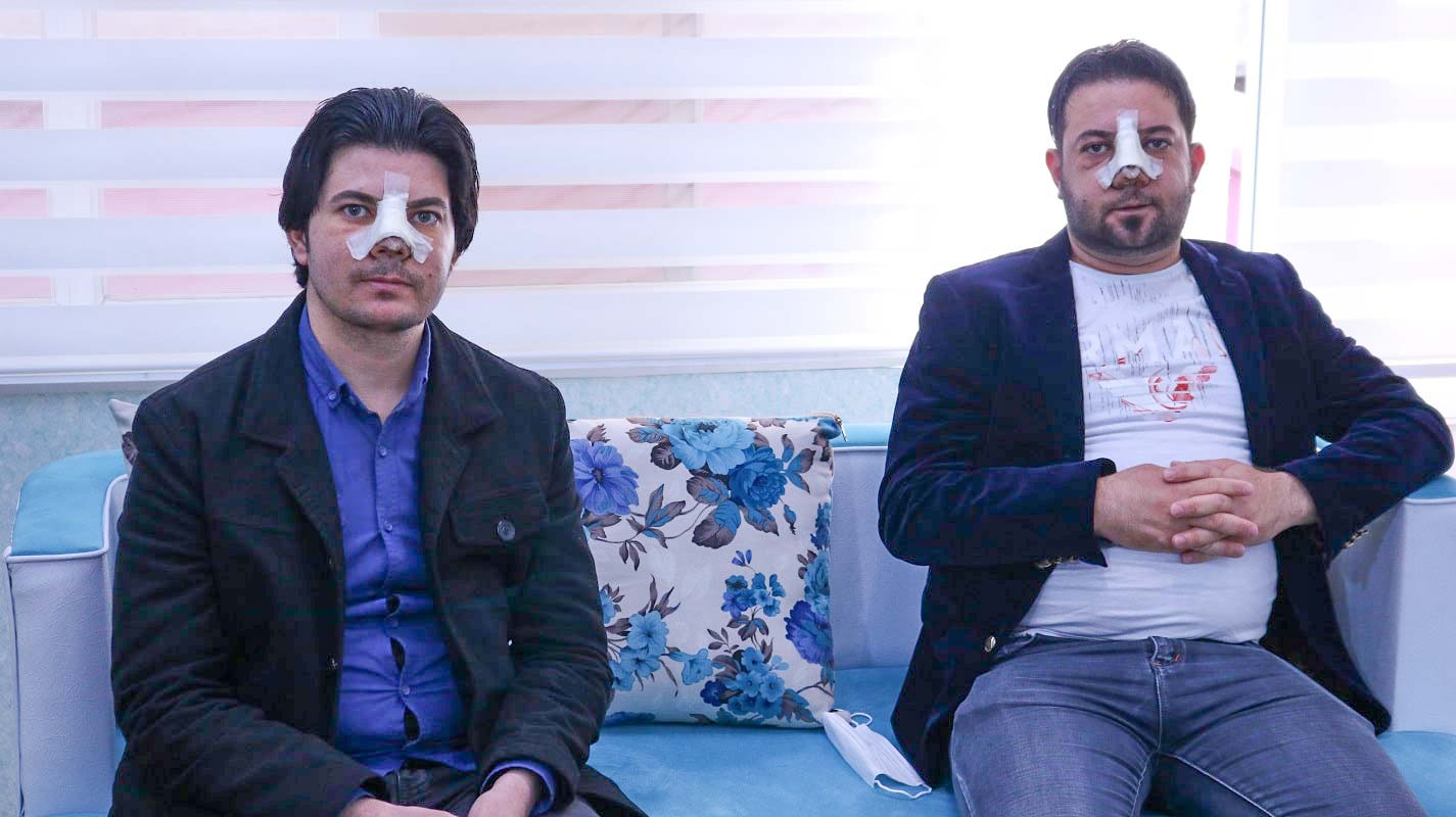 شقيقان عراقيان يجريان عملية الانف في ايران