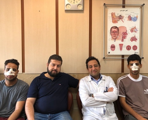 گردشگران عراقی در بیمارستانی در ایران به همراه راهنمای شرکت آریامدتور