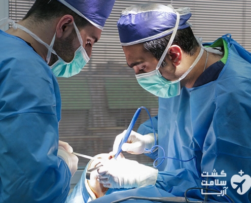 پزشکان ایرانی در حال عمل بینی گردشگر خارجی در تهران