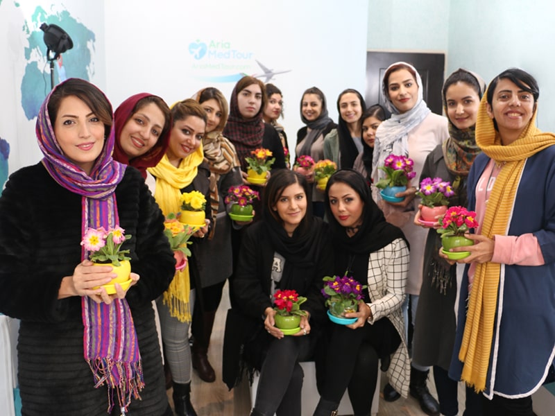 هدیه بانوان شرکت گردشگری سلامت آریا در روز زن