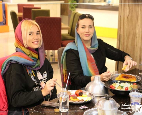گردشگران درمانی روس در رستوران ایرانی