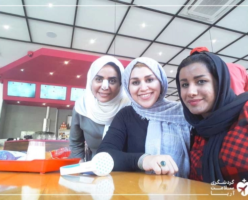 خانواده ی عرب در رستوران تهران