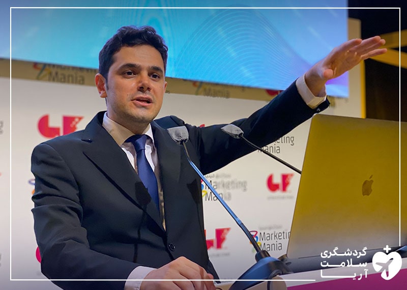 محمد نصری، مدیرعامل آریامدتور در حال ارائه به سرمایه گذاران خارجی در نمایشگاه جیتکس 2020 دبی