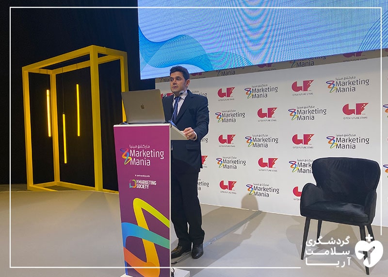 محمد نصری، مدیرعامل آریامدتور در حال ارائه به سرمایه گذاران خارجی در نمایشگاه جیتکس 2020 دبی