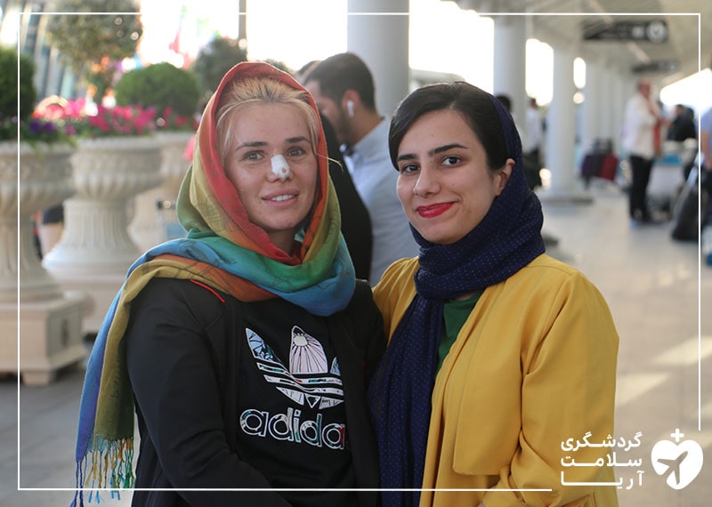استقبال مترجم درمانی تیم آریامدتور از بیمار خارجی در فرودگاه و در بدو ورود به ایران