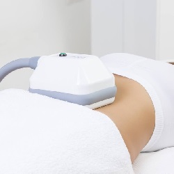 coolsculpting device on the abdomen of a female patient